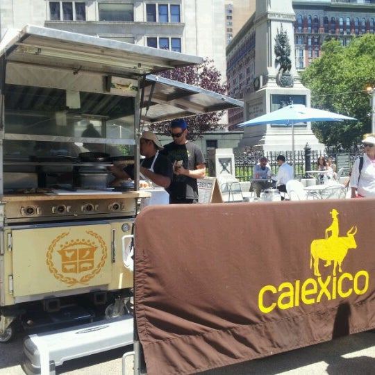 รูปภาพถ่ายที่ Calexico Cart โดย Ron M. เมื่อ 7/10/2012