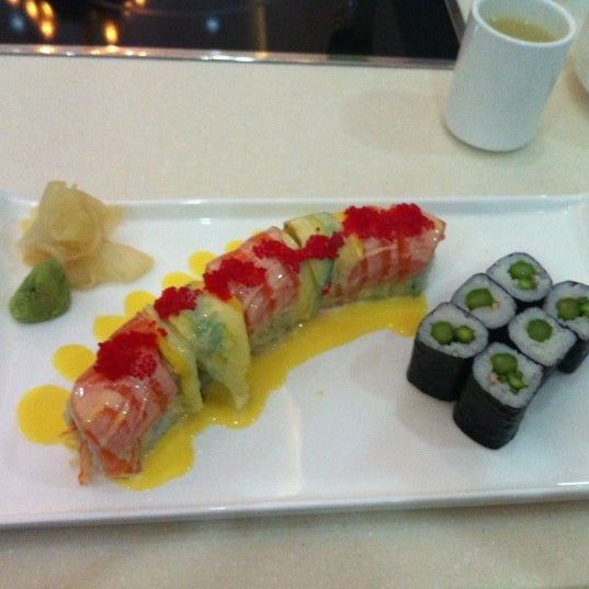 Foto tirada no(a) Fusion Fire Asian Fondue &amp; Sushi Bar por Emily M. em 11/1/2011