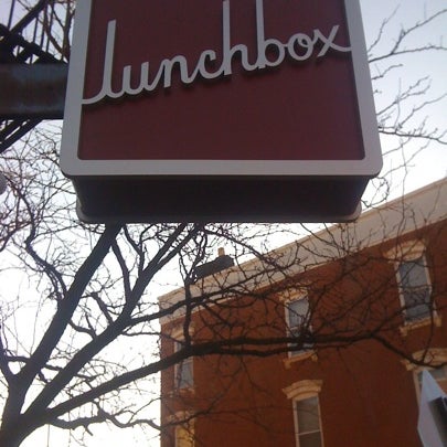 1/3/2011 tarihinde thecoffeebeanersziyaretçi tarafından Lunchbox Brooklyn'de çekilen fotoğraf