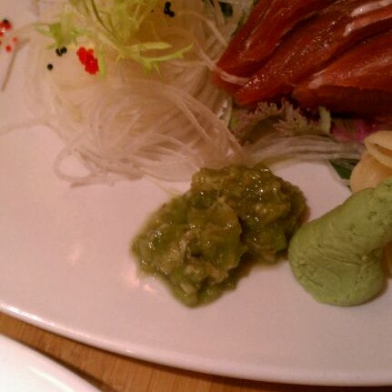 Foto diambil di Mura Japanese Restaurant oleh wyn pada 10/1/2011