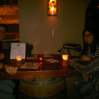 11/26/2011 tarihinde Stacy E.ziyaretçi tarafından 55° Wine Bar'de çekilen fotoğraf