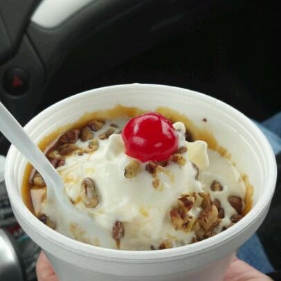 Photo taken at Luv-It Frozen Custard by Vincent C. on 3/17/2012