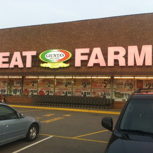 Giunta's Meat Farms Grocery Store