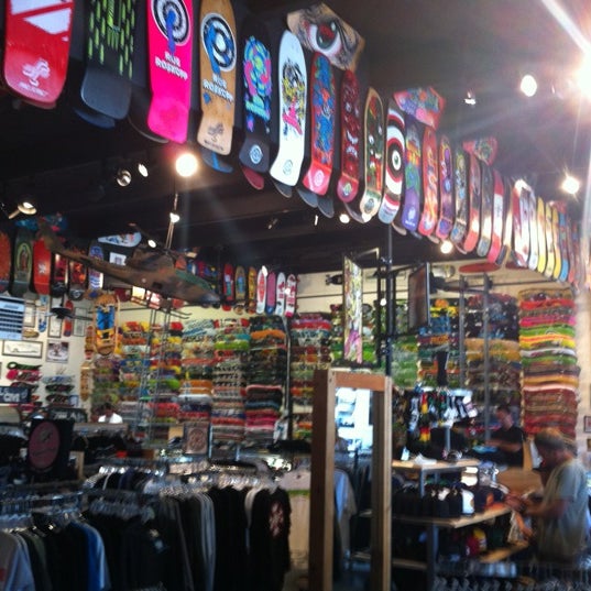 8/16/2012에 Jean Paul L.님이 Santa Cruz Skate and Surf Shop에서 찍은 사진