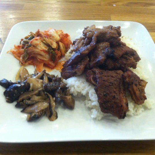 Foto tirada no(a) Korean Barbecue and Grill (KBG) por Joonhee L. em 3/1/2012