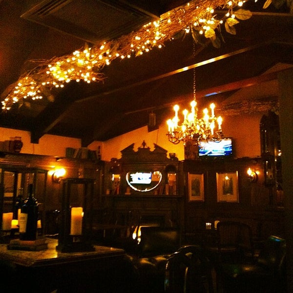 Снимок сделан в The Briarwood Inn Restaurant пользователем Erica R. 10/23/2011
