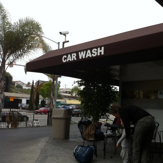 รูปภาพถ่ายที่ Bonus Car Wash โดย Joe S. เมื่อ 5/8/2012