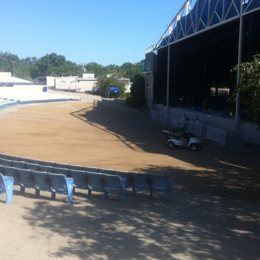 Foto scattata a Azura Amphitheater da Justin W. il 7/17/2012