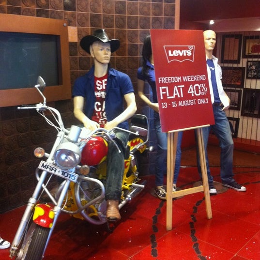 levis bandra west