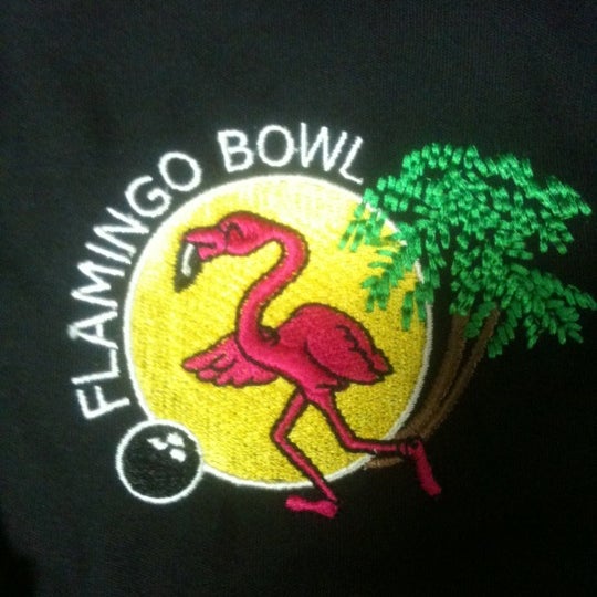 Снимок сделан в Flamingo Bowl пользователем Drew R. 9/29/2011