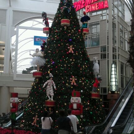 Photo taken at Orlando Fashion Square by Tony D. on 12/7/2011