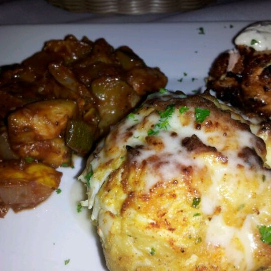 รูปภาพถ่ายที่ Luna Del Sea Steak and Seafood Bistro โดย Shelly เมื่อ 1/29/2012