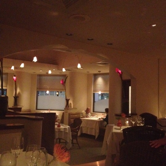 Foto scattata a Chef Mavro Restaurant da Kelly M. il 1/29/2012