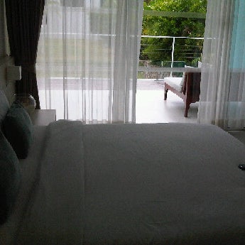 Das Foto wurde bei X2 Rayong Resort by Design, Centara Boutique Collection von Busanun S. am 4/27/2012 aufgenommen