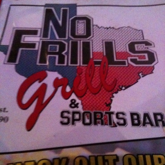 Снимок сделан в No Frills Grill &amp; Sports Bar - Fort Worth пользователем Jeremy W. 9/3/2011