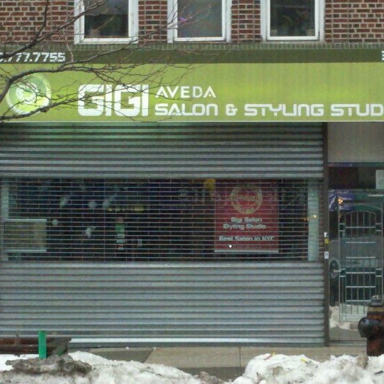 รูปภาพถ่ายที่ GiGi Salon Styling Studio - Aveda Concept Salon โดย Kyle Willow B. เมื่อ 1/2/2011