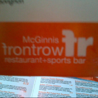 Foto diambil di Front Row Sports Bar &amp; Restaurant oleh Justin A. pada 2/1/2012