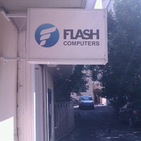 รูปภาพถ่ายที่ Flash Computers โดย Aleksey C. เมื่อ 8/23/2012