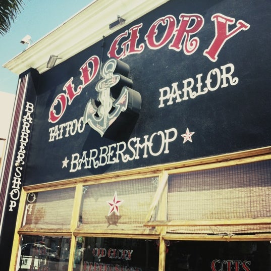 Foto scattata a Old Glory Barbershop and Tattoo da Gerard C. il 3/12/2011