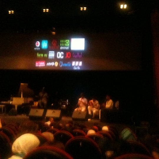 รูปภาพถ่ายที่ Rainbow Theater โดย Mourad K. เมื่อ 5/19/2012