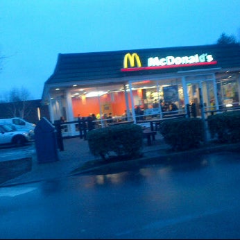 Foto tirada no(a) McDonald&#39;s por Sam W. em 1/24/2012