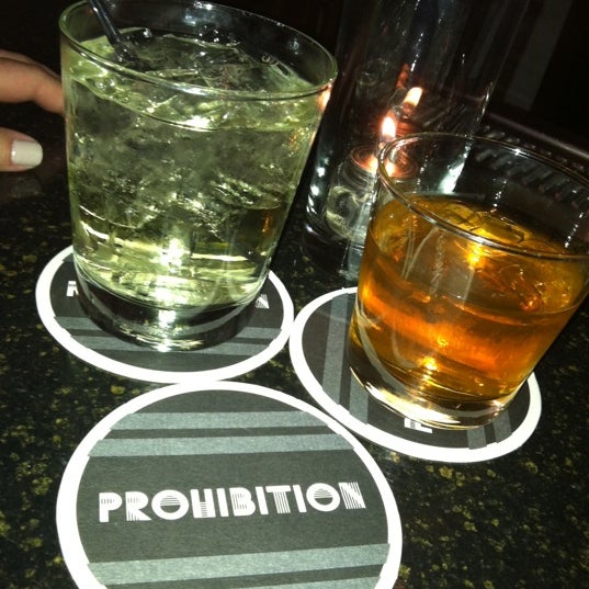 รูปภาพถ่ายที่ Prohibition Bar โดย Jorge C. เมื่อ 5/6/2011