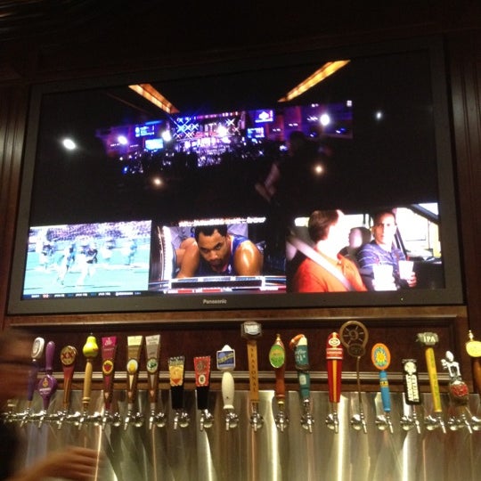 Photo taken at BJ&#39;s Restaurant &amp; Brewhouse by Chris W. on 4/27/2012