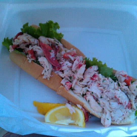 Снимок сделан в Carrier&#39;s Mainely Lobster пользователем Michael M. 7/5/2012
