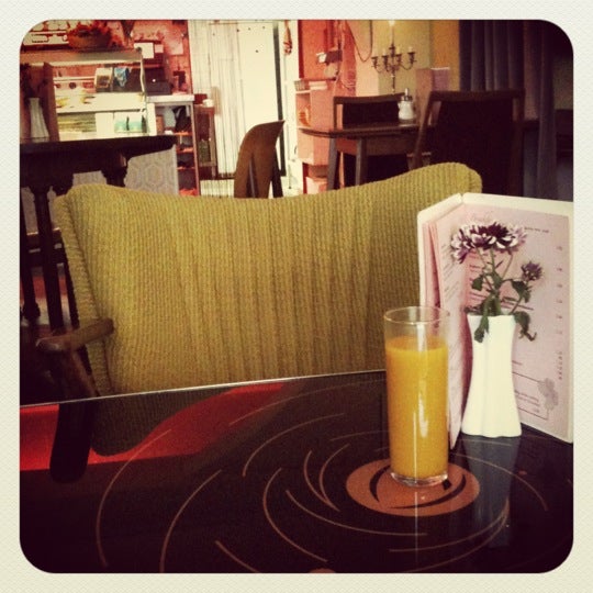 1/22/2012 tarihinde Martha D.ziyaretçi tarafından Café Hilde'de çekilen fotoğraf