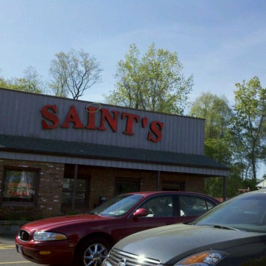 Foto tirada no(a) Saint&#39;s Restaurant &amp; Catering por Social Media C. em 5/12/2011