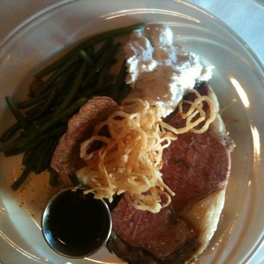 Foto diambil di Whaling Station Steakhouse oleh Colette Z. pada 4/25/2011