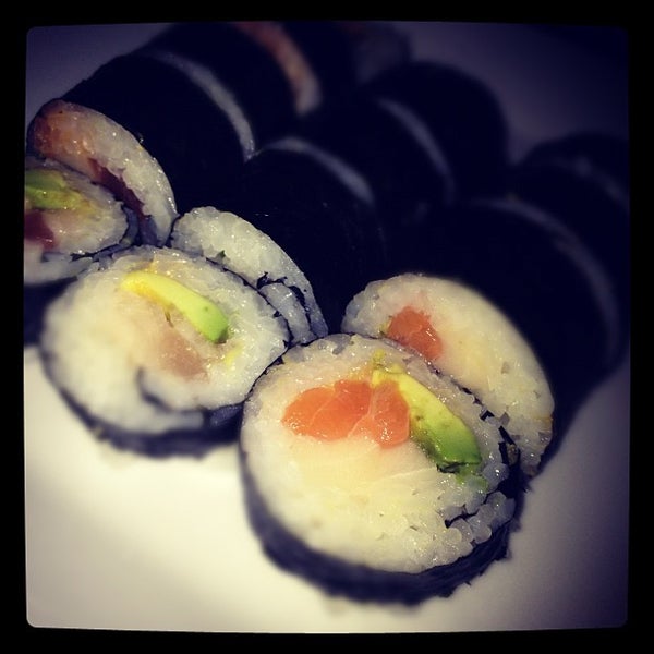 Снимок сделан в Shari Sushi Lounge пользователем Roozbeh M. 7/11/2012