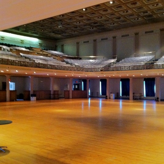รูปภาพถ่ายที่ Nashville War Memorial Auditorium โดย Tom M. เมื่อ 8/3/2011