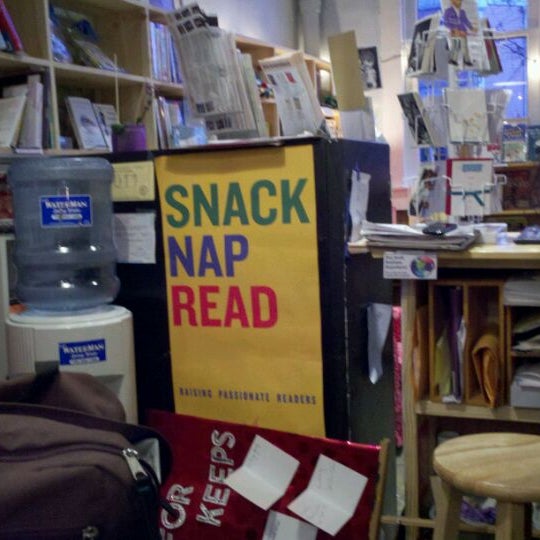 12/28/2011にD G H.がAvid Bookshopで撮った写真