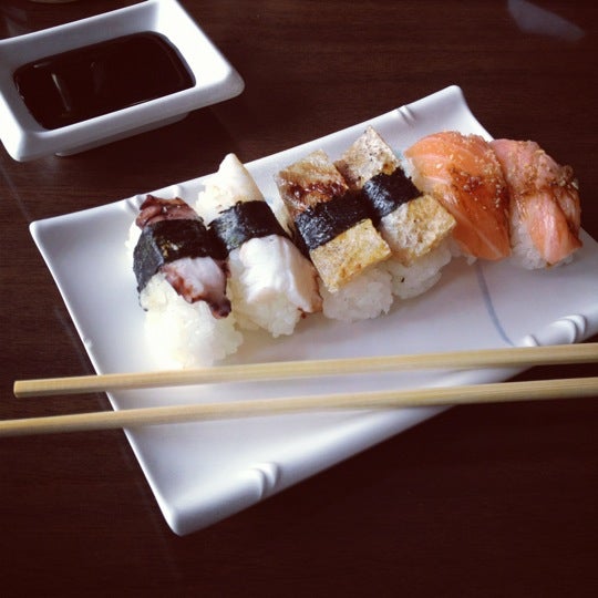 Снимок сделан в Restaurante Sushi Tori | 鳥 пользователем Daniel S. 6/1/2012