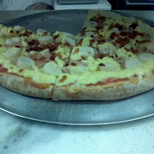 5/4/2012 tarihinde Rodrigo S.ziyaretçi tarafından Vitrine da Pizza - Pizza em Pedaços'de çekilen fotoğraf