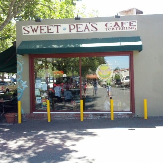 Foto tomada en Sweet Pea&#39;s Cafe &amp; Catering  por Michael L. el 8/5/2012