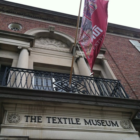4/14/2012 tarihinde Jeff K.ziyaretçi tarafından Textile Museum'de çekilen fotoğraf