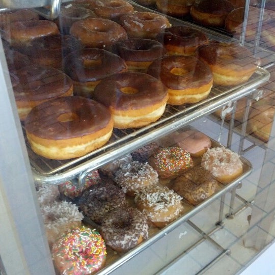8/10/2012 tarihinde Simon F.ziyaretçi tarafından All Stars Donuts'de çekilen fotoğraf