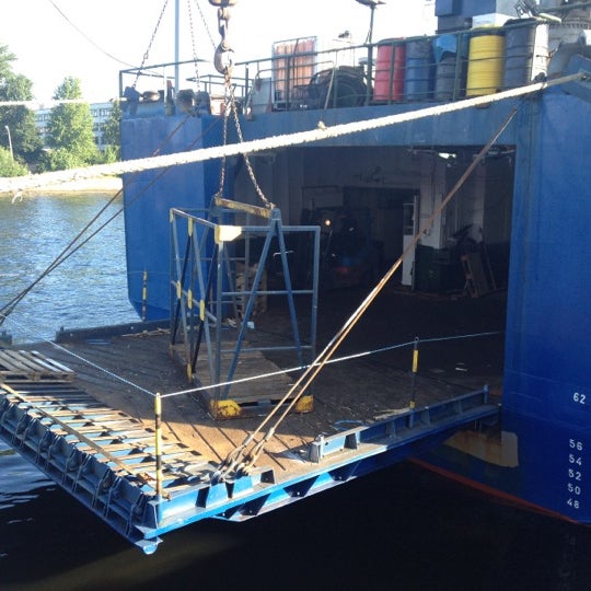 Ресторан пристань кострома. Причалы питерской северной верфи. Катер рвк сормово. Причал севкабель-порт, санкт-петербург. Причал на морском бердск база.