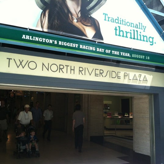 Foto scattata a Two North Riverside Plaza da Gerald F. il 7/25/2012