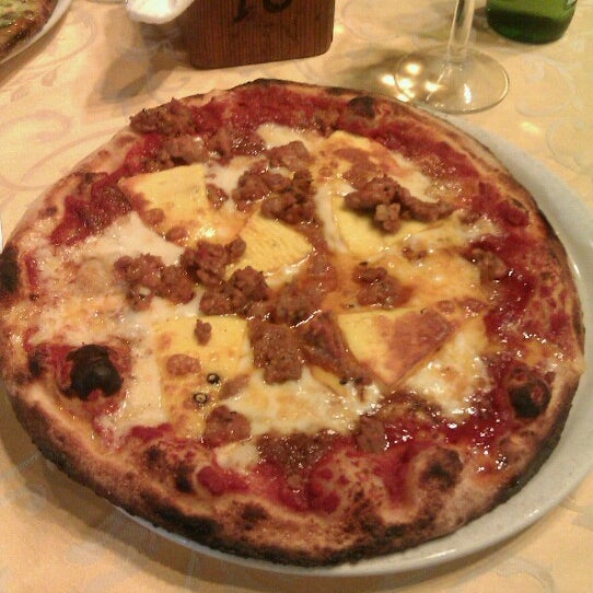 Photo taken at Ristorante-Pizzeria &quot;A Castellana&quot; by Lorenzo I. on 8/30/2012