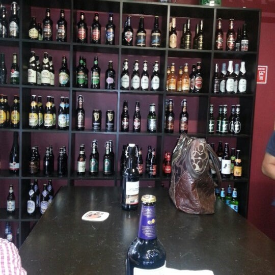 Photo taken at La Mafia Cervezas Del Mundo by Faby A. on 8/25/2012