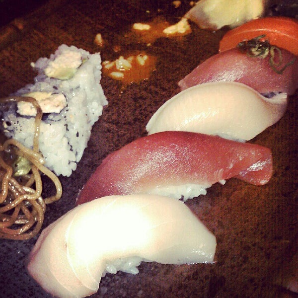 Foto tirada no(a) Barracuda Sushi por Brandy H. em 7/26/2012