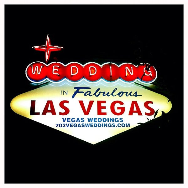 Снимок сделан в Vegas Weddings пользователем SAMe .. 5/18/2012