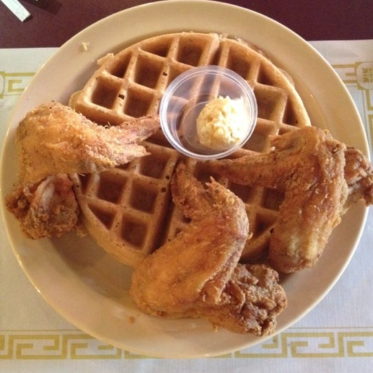 7/14/2012 tarihinde Andrew S.ziyaretçi tarafından Maxine&#39;s Chicken &amp; Waffles'de çekilen fotoğraf
