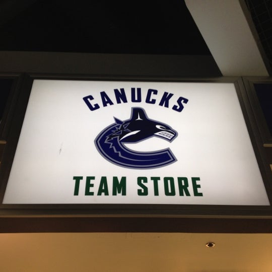 Снимок сделан в Canucks Team Store пользователем F 2/14/2012