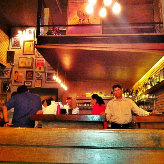 8/18/2012 tarihinde Aral L.ziyaretçi tarafından Monkey Bar'de çekilen fotoğraf