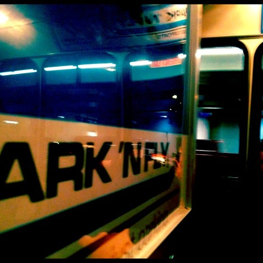 Снимок сделан в Park &#39;N Fly пользователем Nic A. 2/12/2012