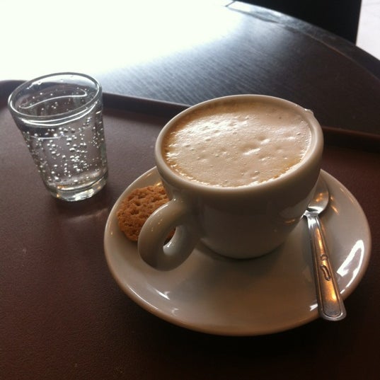 Foto diambil di Café Zim oleh Percival C. pada 5/22/2012